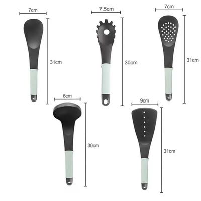 Yüksek Sıcaklıklı Gıda Kaliteli Plastik Spatula Kaşık Set Mutfak Cihazları Rack ile 5 Parça