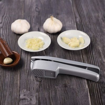 2 in 1 Zencefilli Çarpıcı Alüminyum Alaşım Sarımsak Pressi ve Özel Logo ile Sarımsak Kesicisi